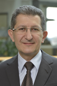 Portrait Dr. Vaheh Khachatouri